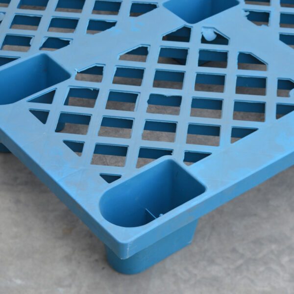 Palet Plástico Encajable Americano Azul Usado 100 x 120 x 14 cm - Imagen 5