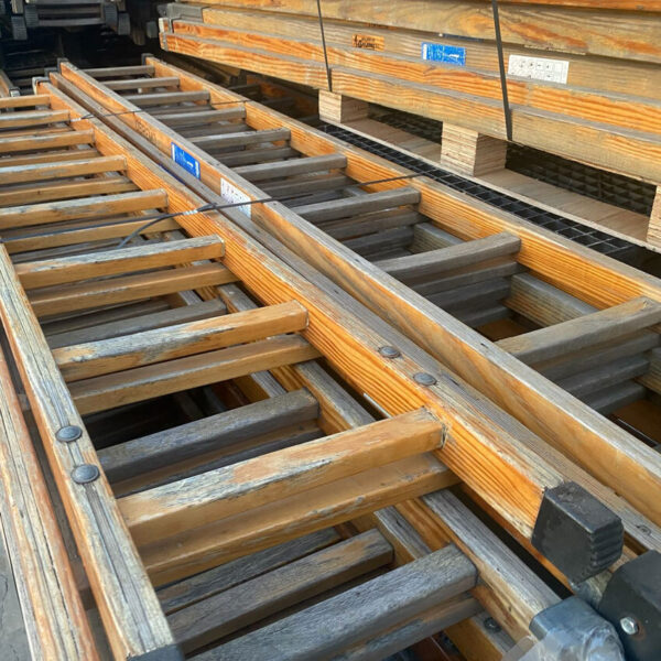 Escalera de Madera Marca Arizona Usada - Imagen 5